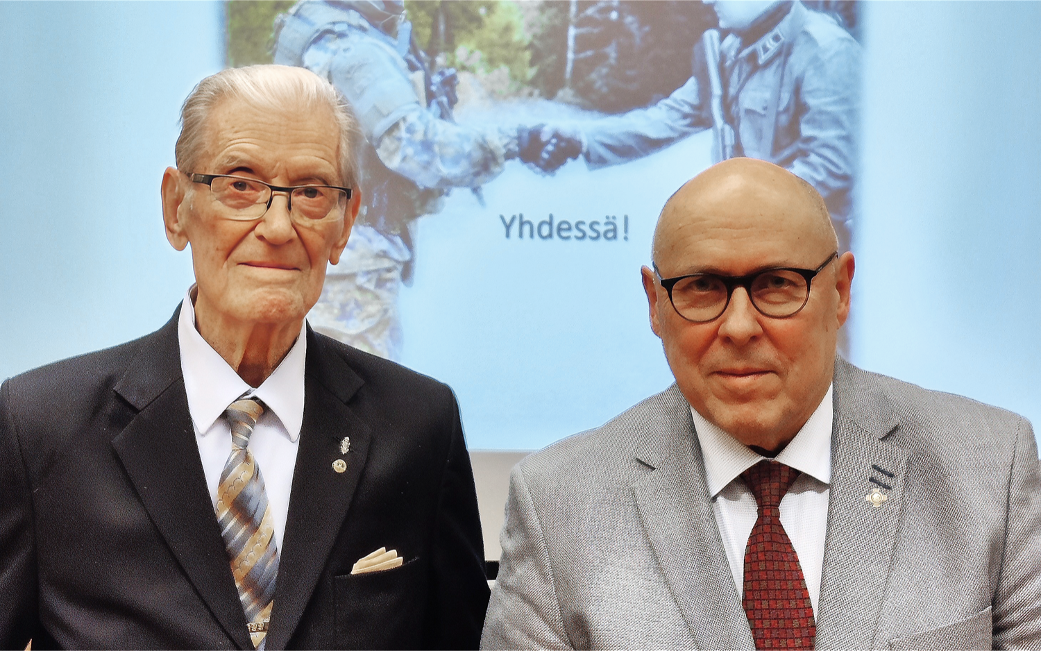 Kenraali Jaakko Valtanen viimeisessä Sotaveteraaniliiton hallituksen kokouksessaan 17.12.2021 yhdessä liiton puheenjohtajan Erkki Heikkisen kanssa.
